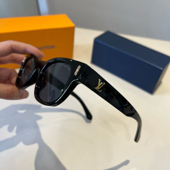 Louis Vuitton Black Women's Sunglasses - Picture 4 of 7